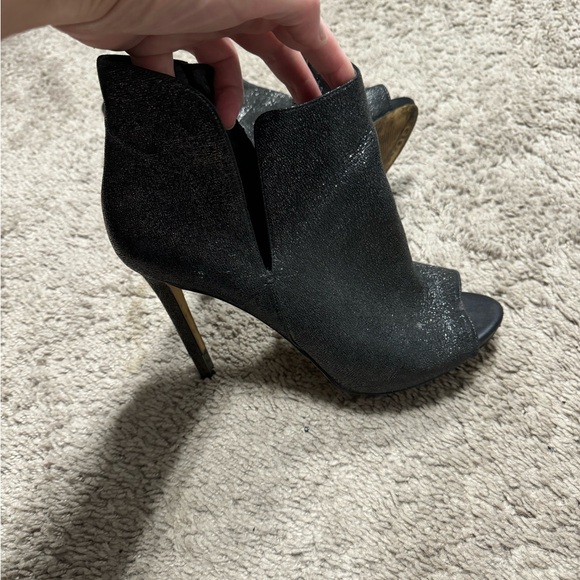 Guess Shimmer Heels - Picture 3 of 6